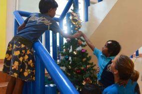 Weihnachtsbaum schm&uuml;cken