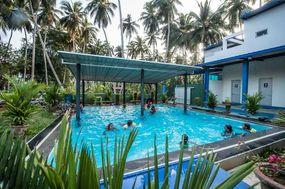 Die Freude &uuml;ber den neuen Pool ist riesig!