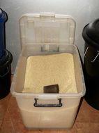 Das ist der Vorratsbeh&auml;lter f&uuml;r Reis f&uuml;r eine Woche!